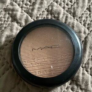 MAC Cosmetics Extra Dimension Skinfinish Show Gold
